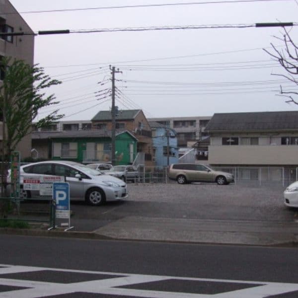 西東京市ナチュラル歯科の駐車場